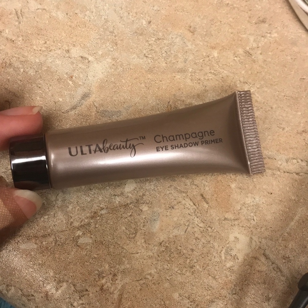 Eyeshadow primer
